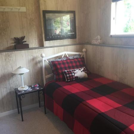 Silvern Lake Trail Bed And Breakfast Smithers Exterior photo