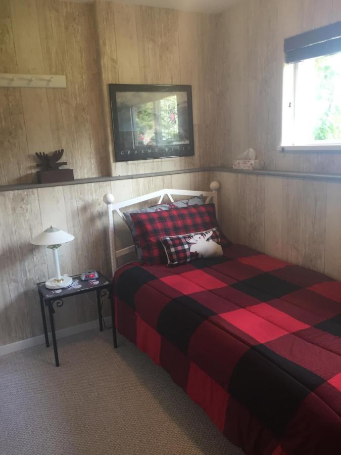 Silvern Lake Trail Bed And Breakfast Smithers Exterior photo