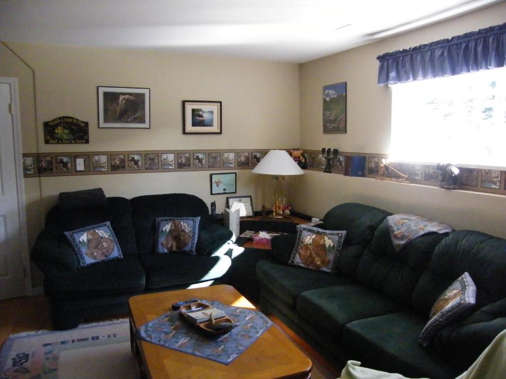Silvern Lake Trail Bed And Breakfast Smithers Exterior photo